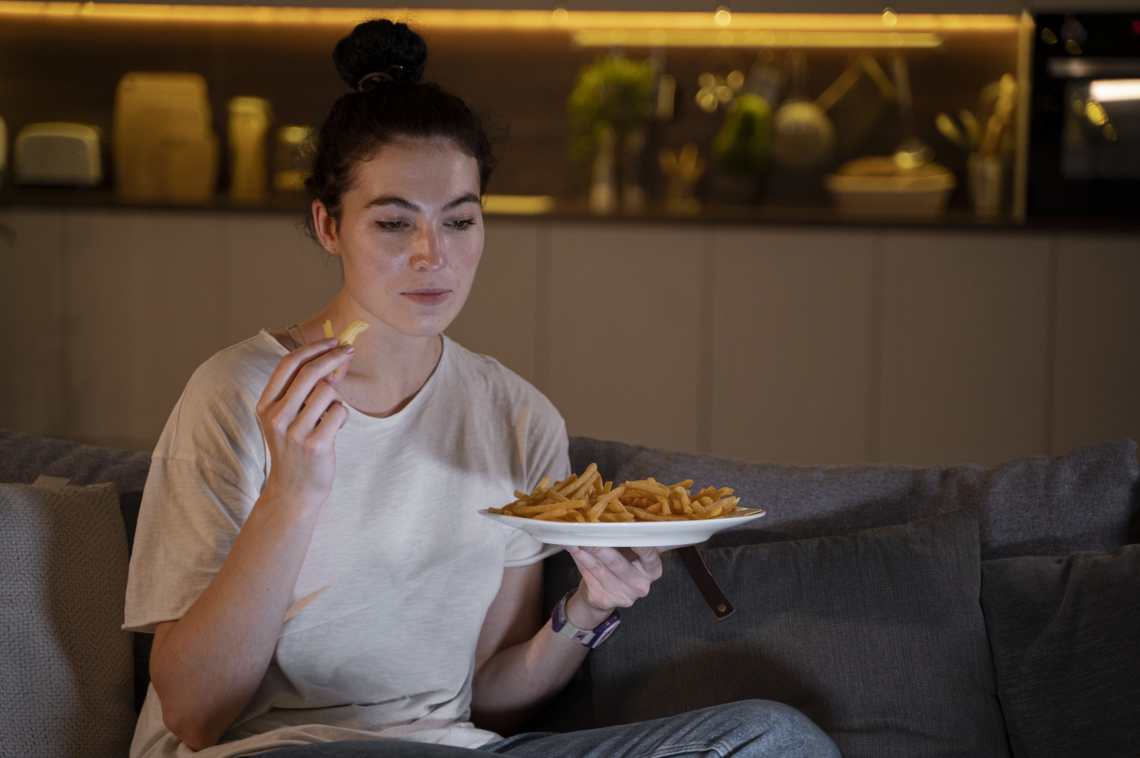 Night-Time Eating: Does Eating Late Really Affect Your Weight and Fitness Goals?